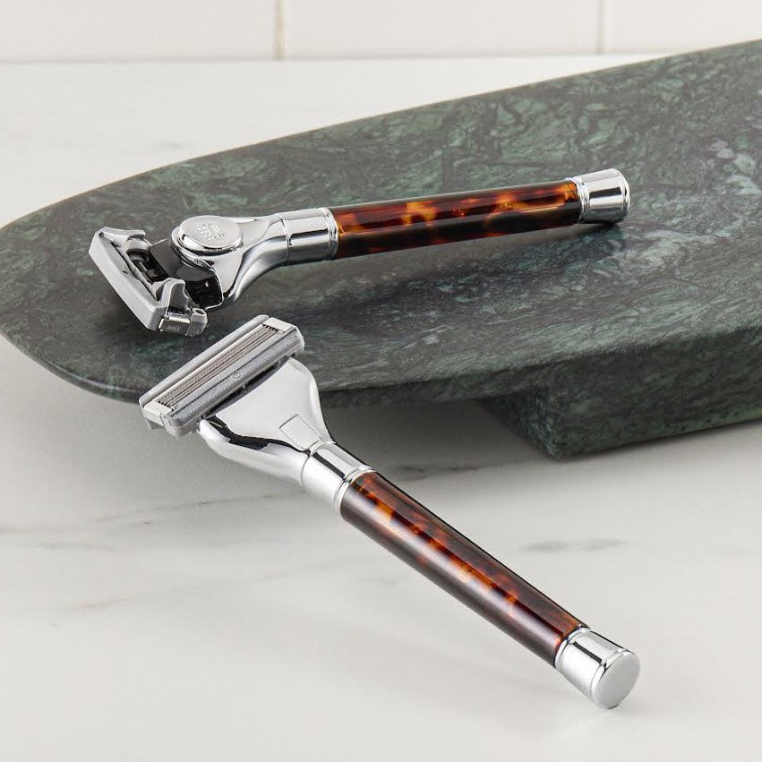 Tortoiseshell Razor